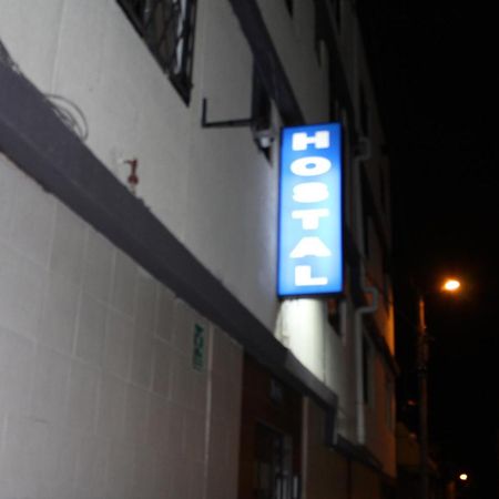 Julius Hostal, Desde Las 14 Horas Hasta 12 Del Mediodia Quito Exterior foto