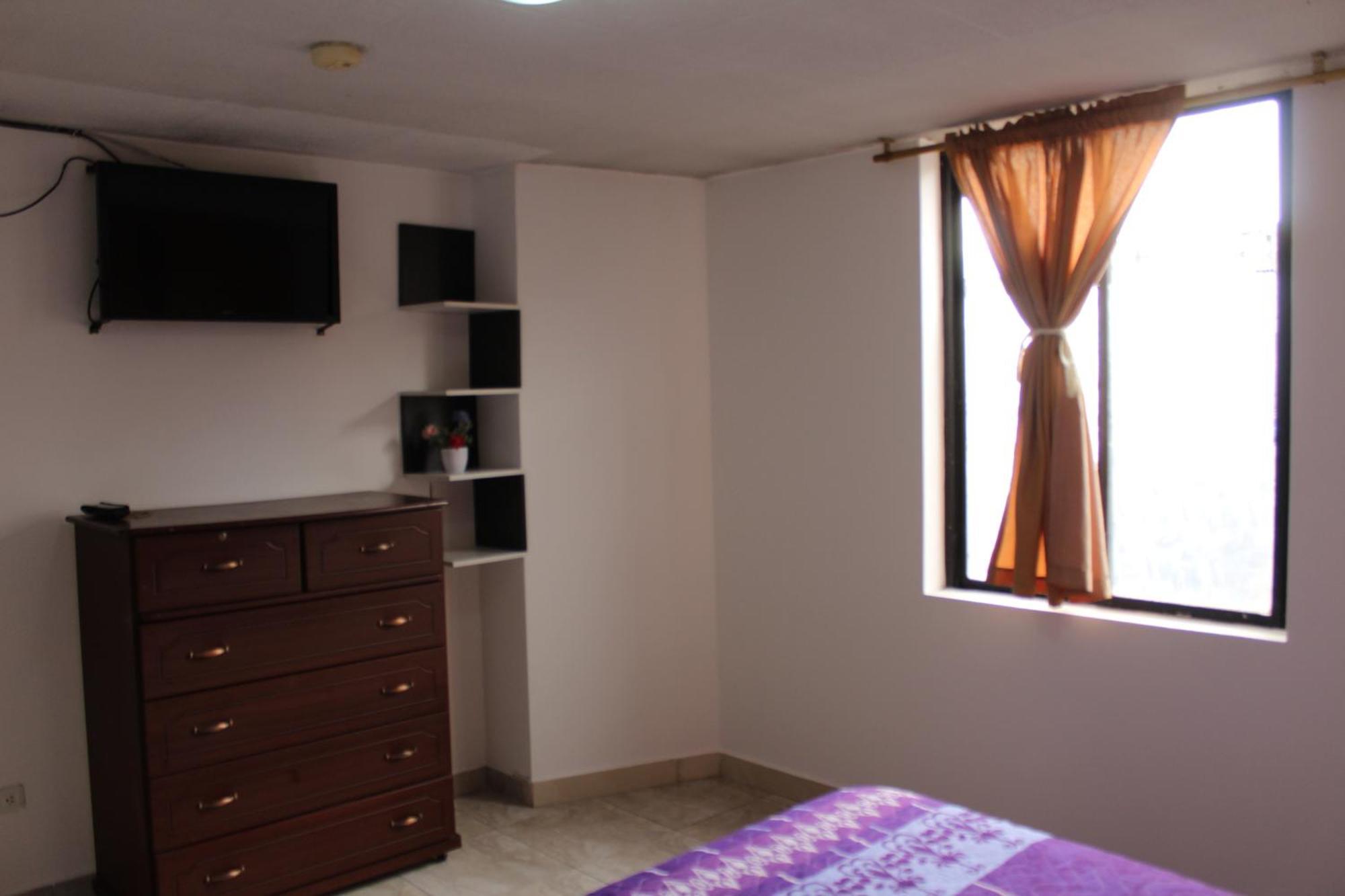 Julius Hostal, Desde Las 14 Horas Hasta 12 Del Mediodia Quito Exterior foto